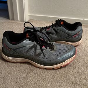 New Balance 860 V8 womens 10.5